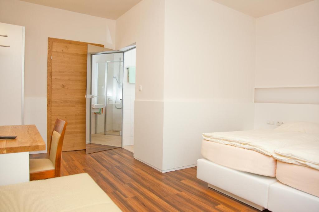 Gasthof Pack "Zur Lebing Au" Hartberg Δωμάτιο φωτογραφία
